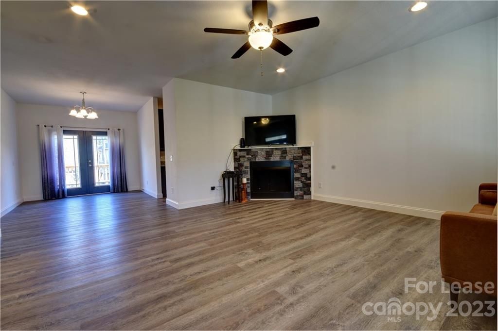 221 Dublin Lane