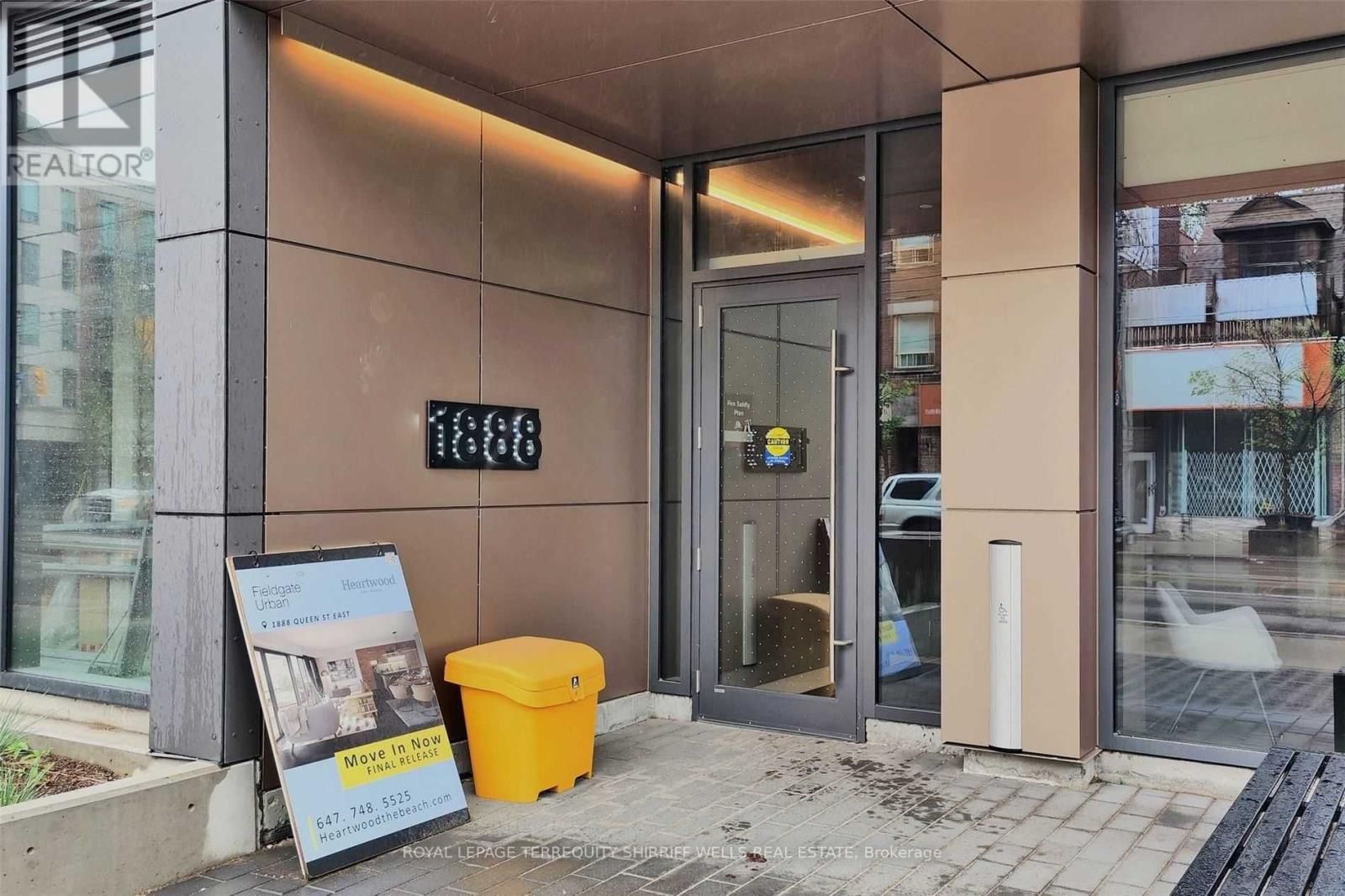 #404 -1888 QUEEN ST E
