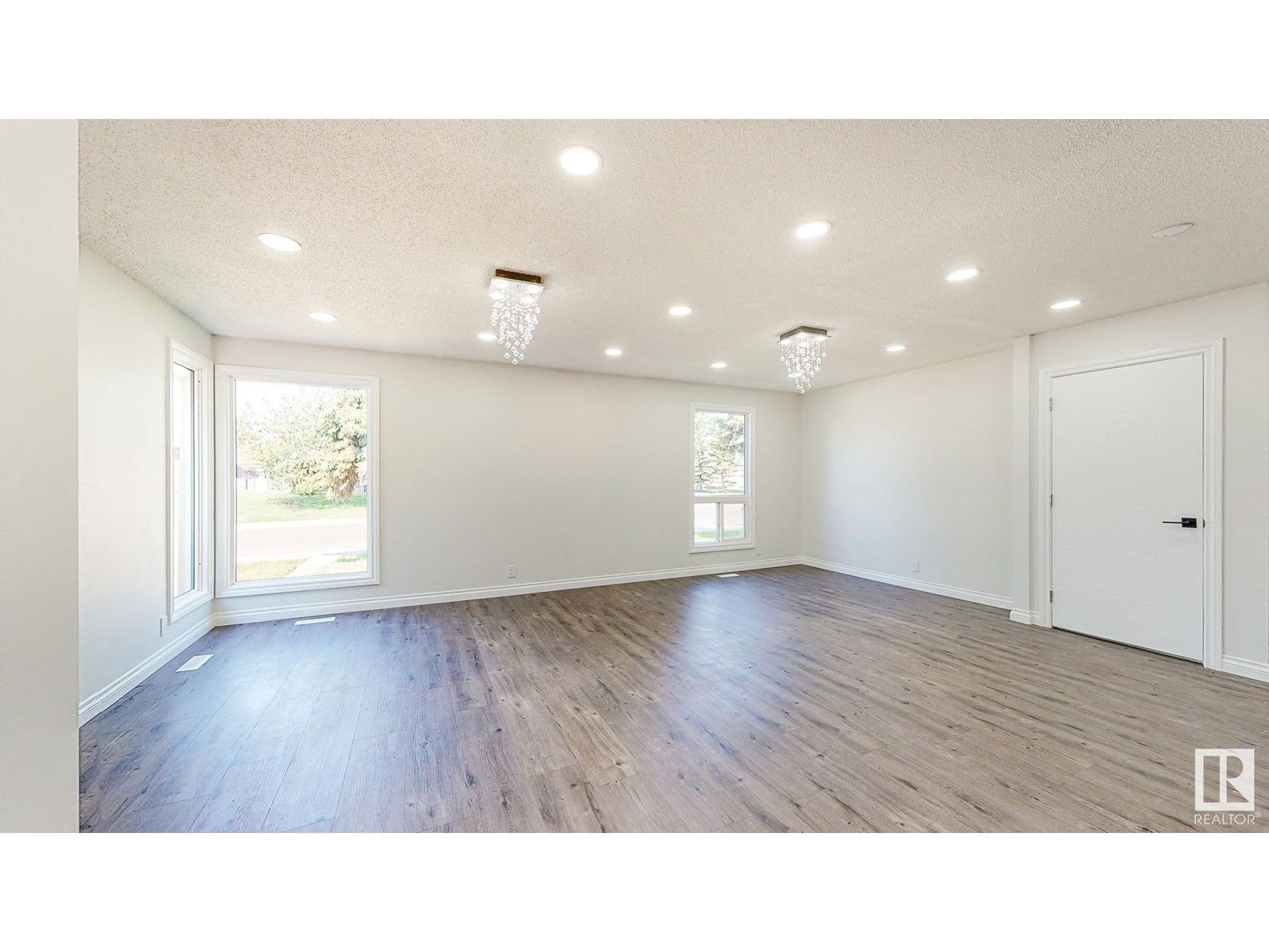209 WOODVALE RD W NW