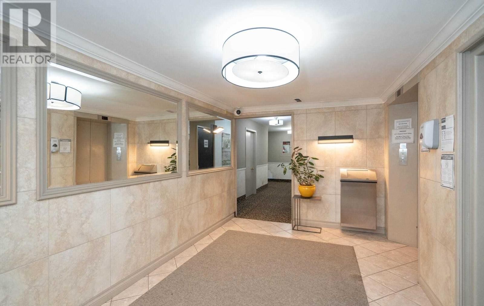 #209 -2 RIDELLE AVE
