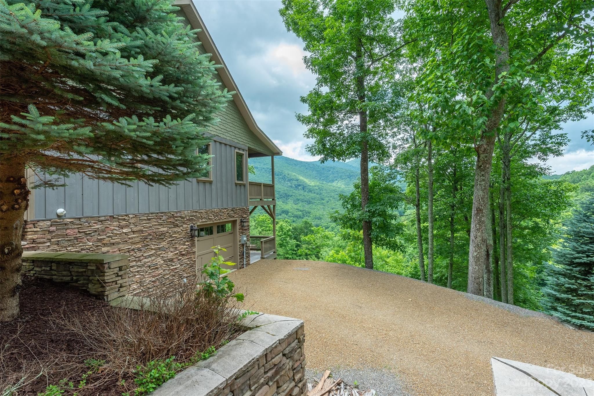 596 N Ridge Runner Road
