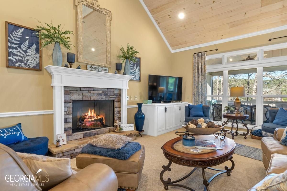 1201 Golf View Lane