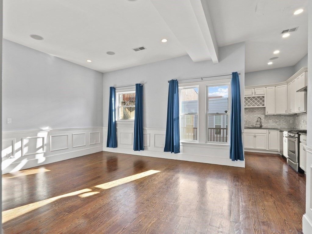 23 Swallow St