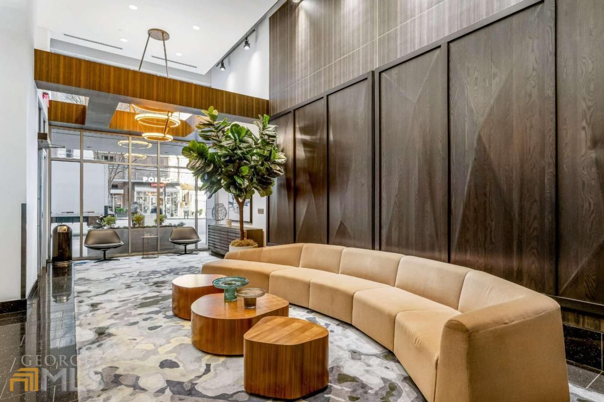 950 W Peachtree Street NW