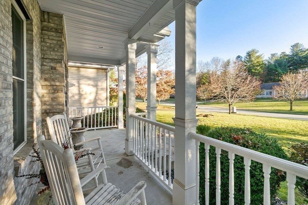 15 Lexington Circle