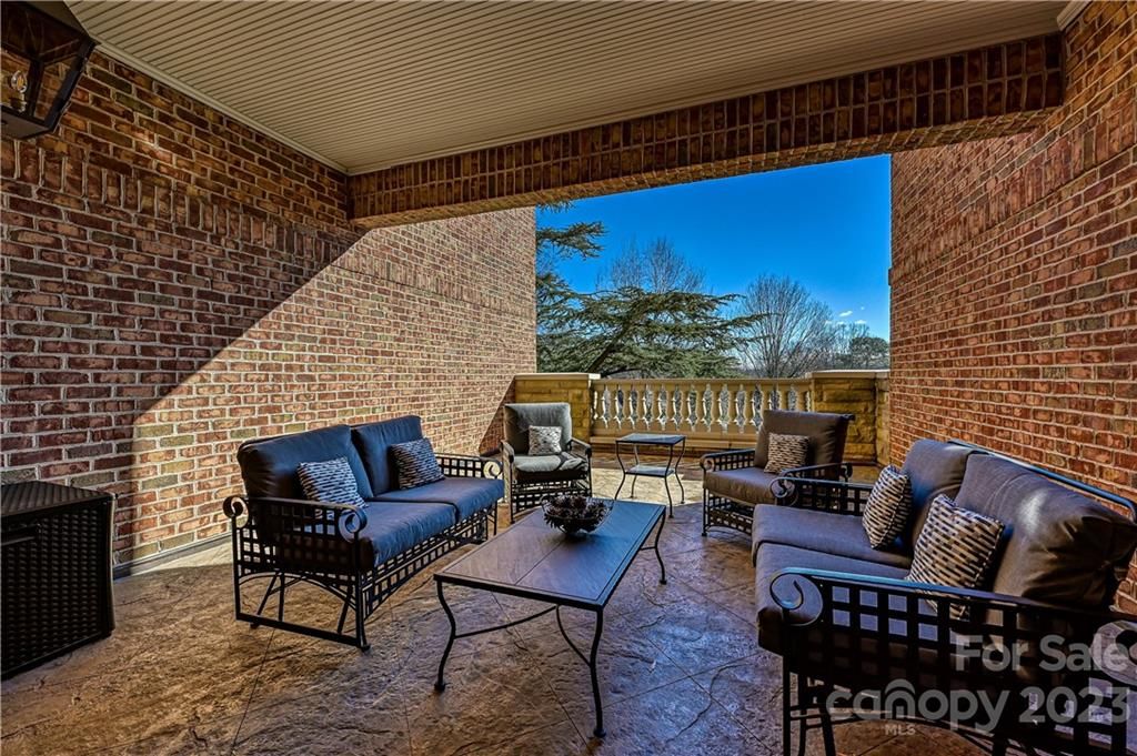 2210 Roswell Avenue