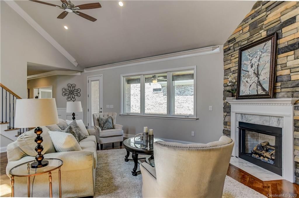 71 Spring Ridge Lane