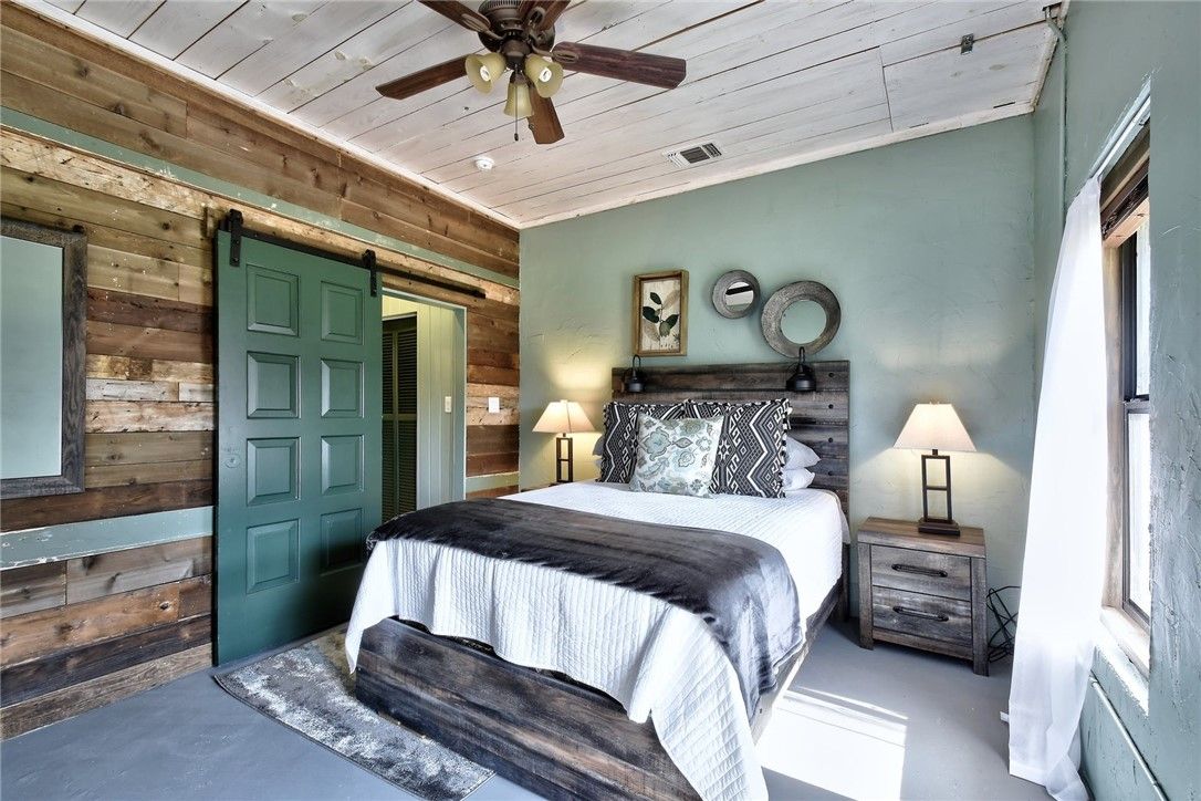 3762 Ranch Road 1623