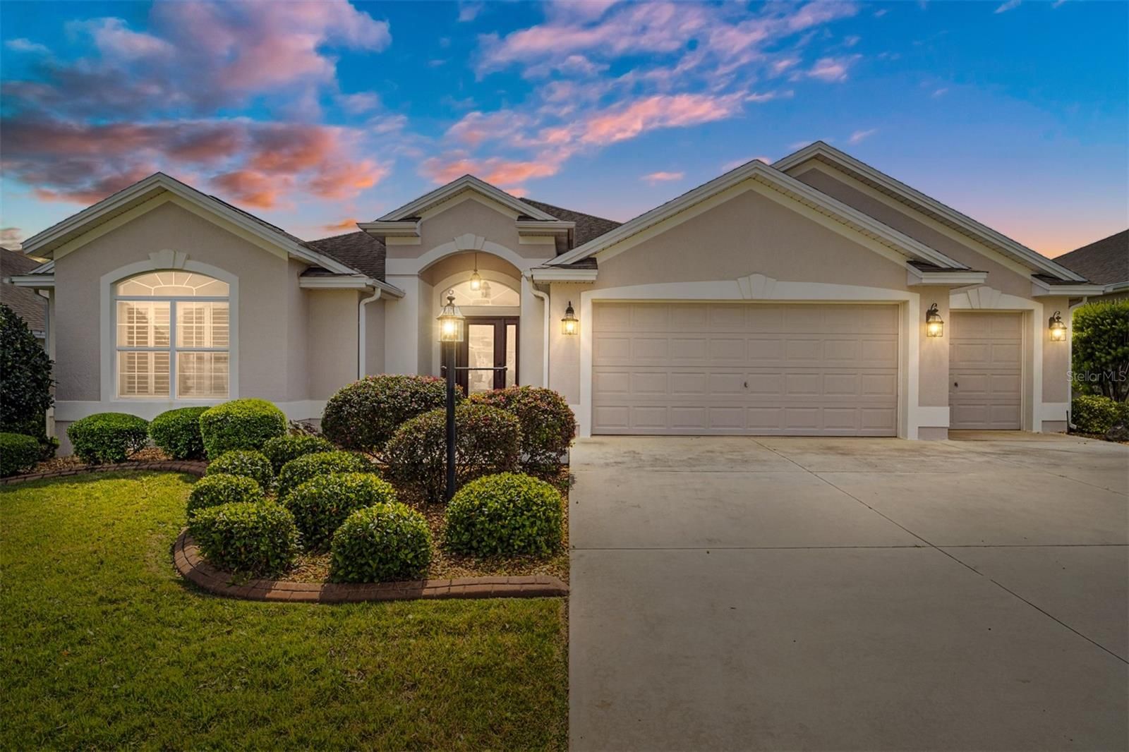 3025 Twisted Oak Way