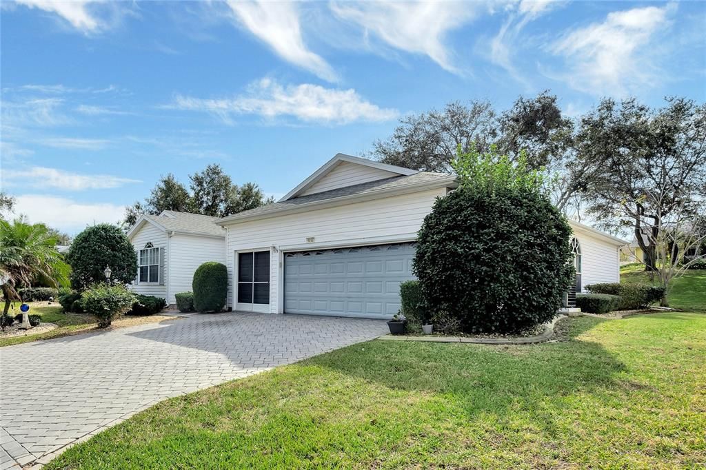 4853 Sawgrass Lake Circle