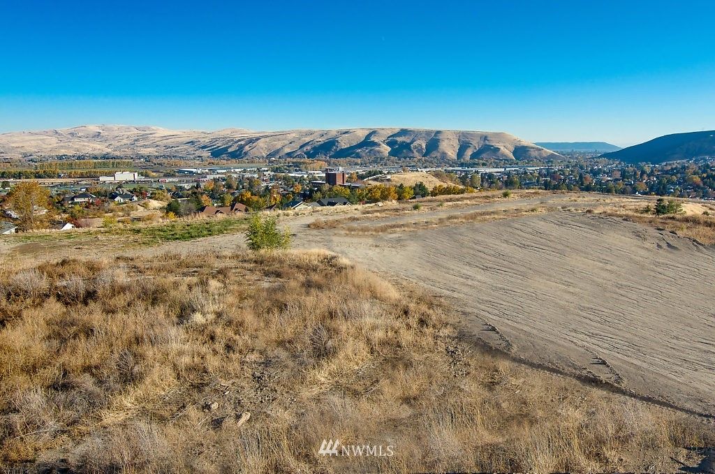 801 Selah Vista Way