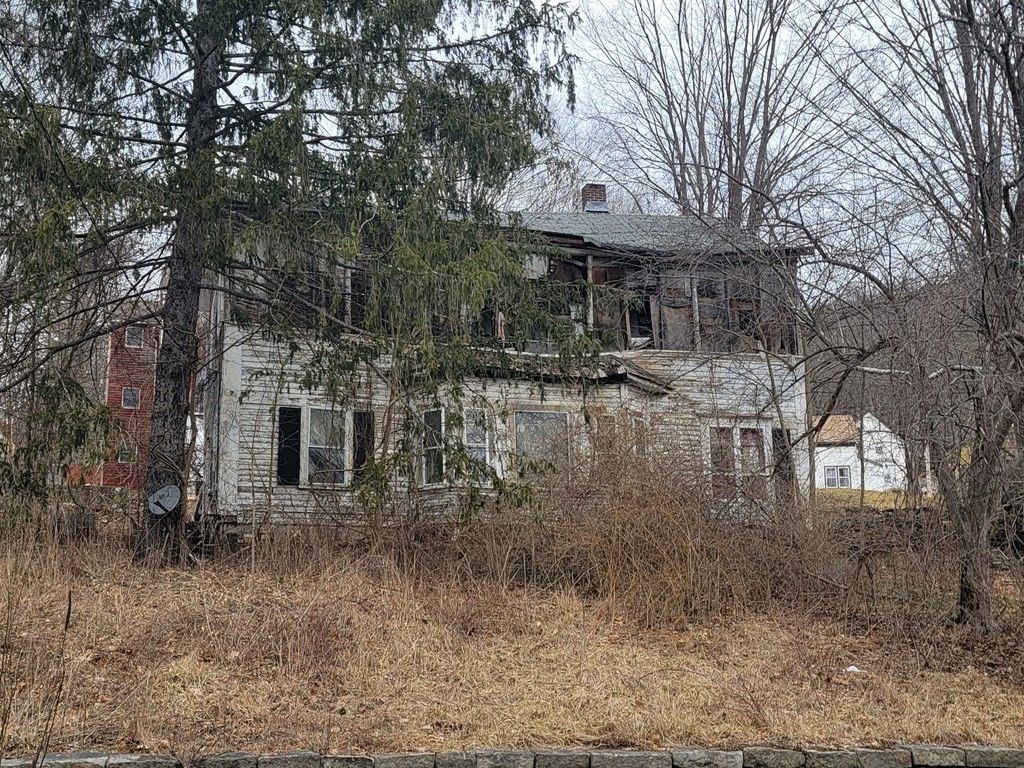 102 West Main St