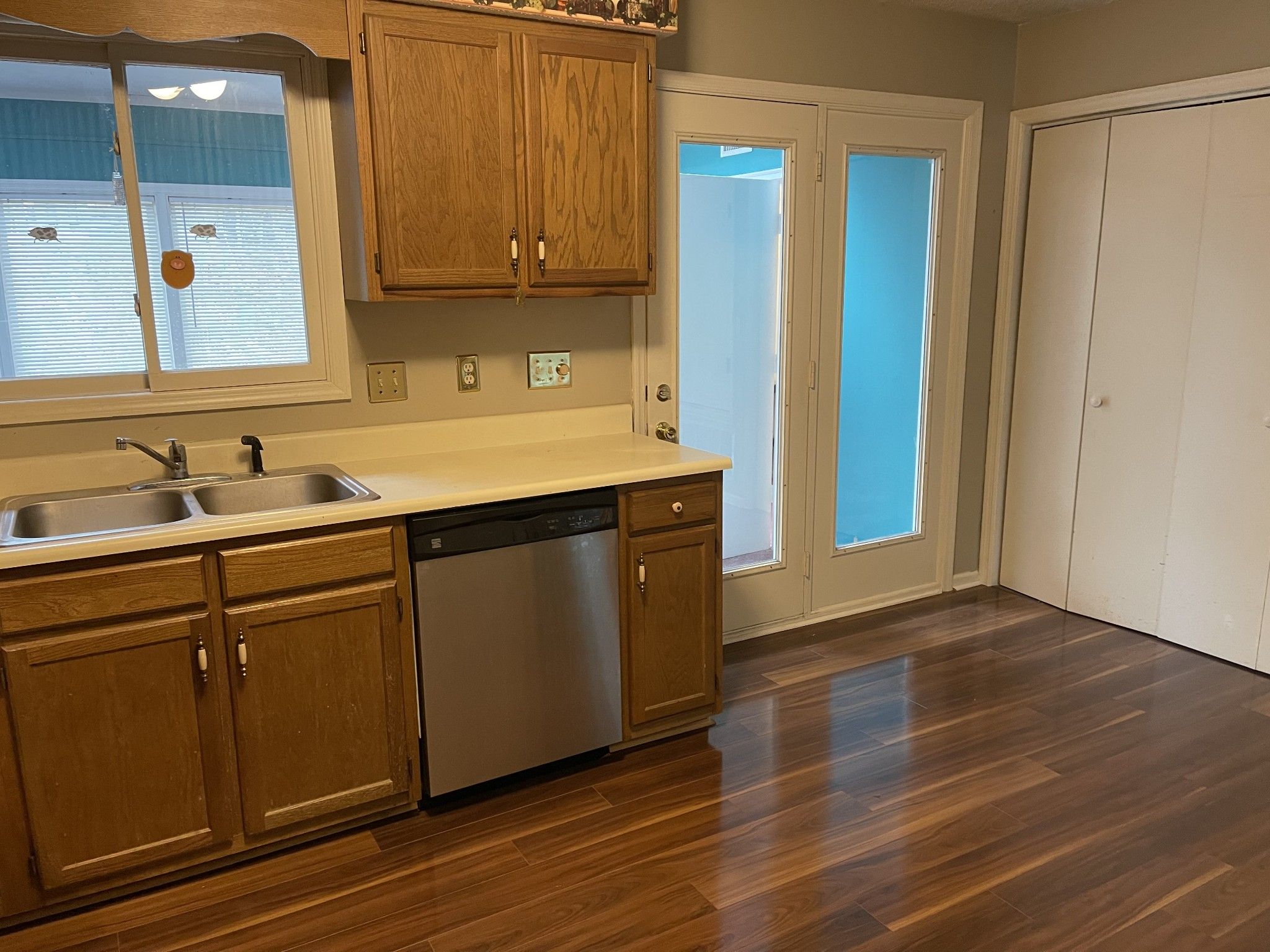 525 Williamsburg Dr