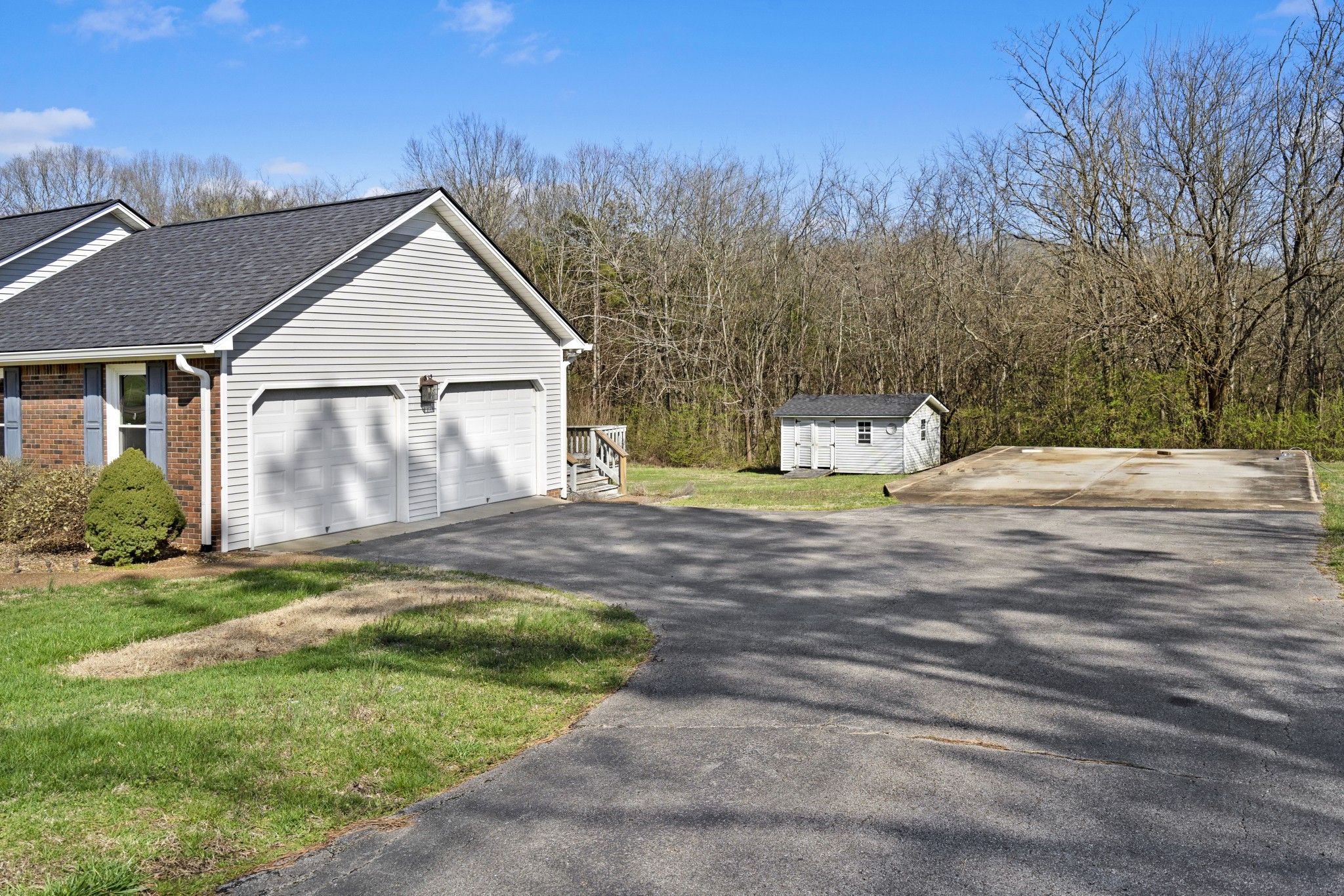 725 Running Deer Dr