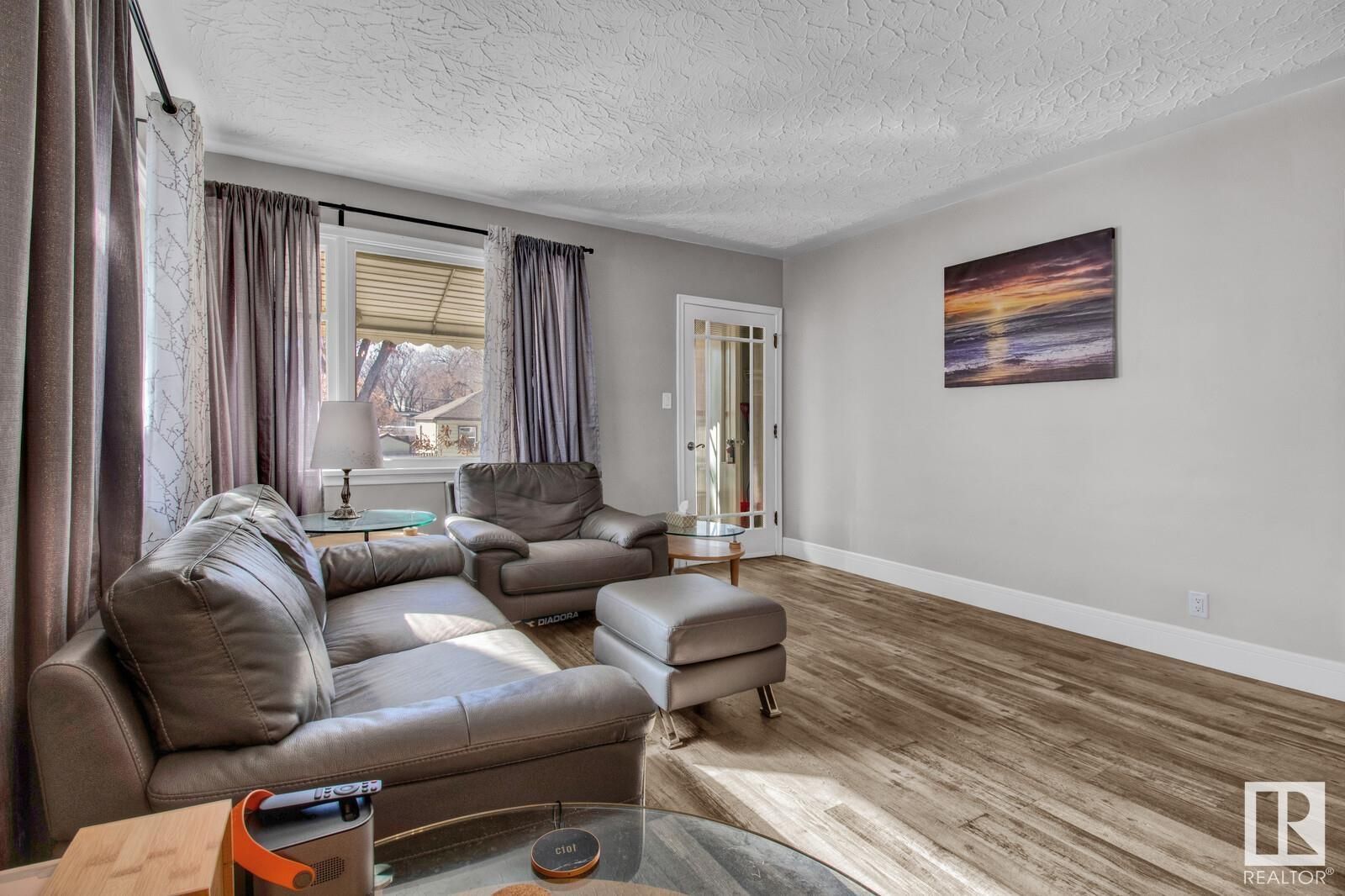 11245 69 ST NW