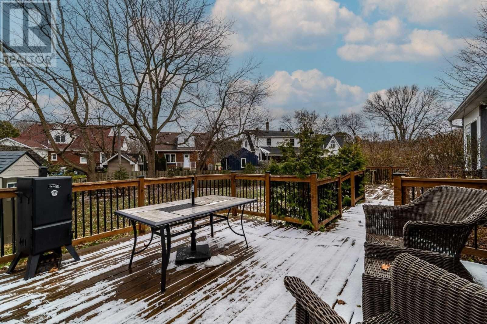 325 INNISFIL ST