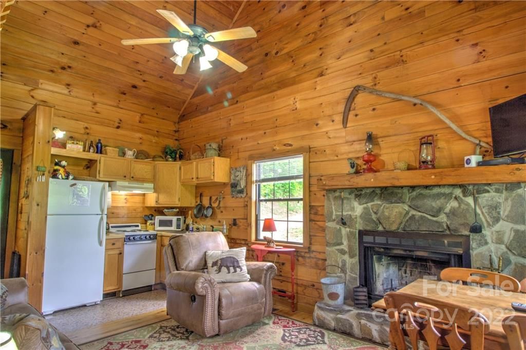 1604 Moody Farm Road