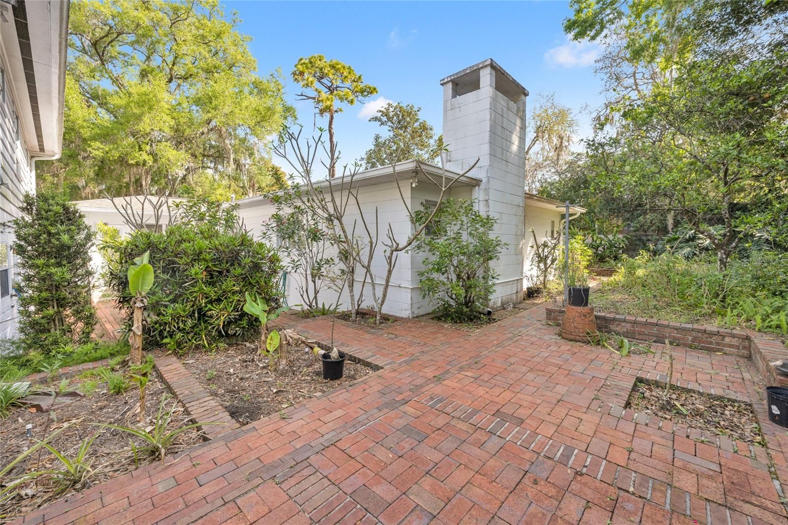 244 W Kings Way