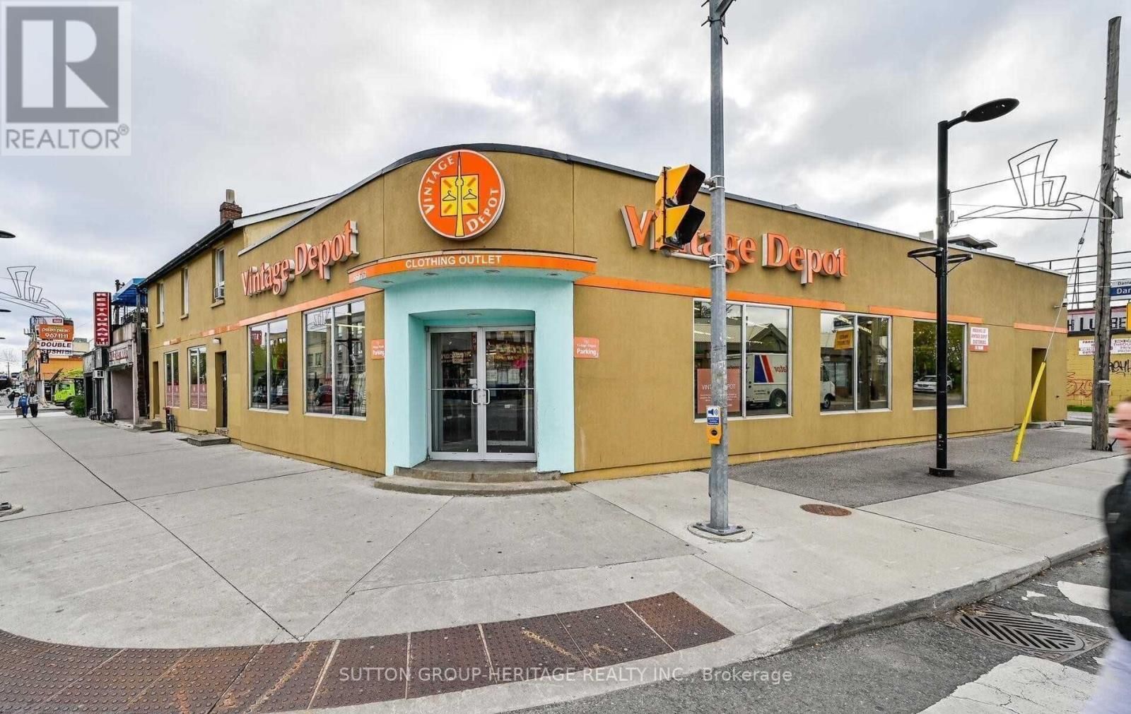 2777 DANFORTH AVE