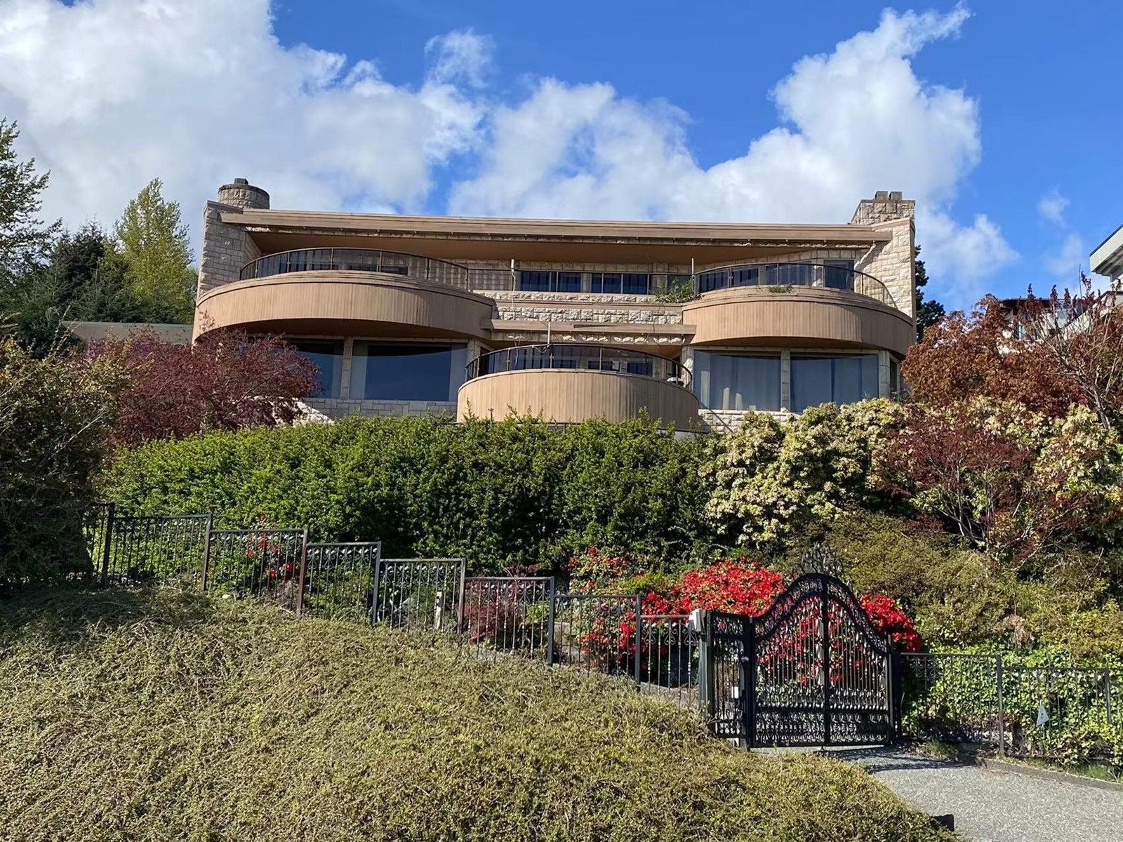 2539 WESTHILL DRIVE