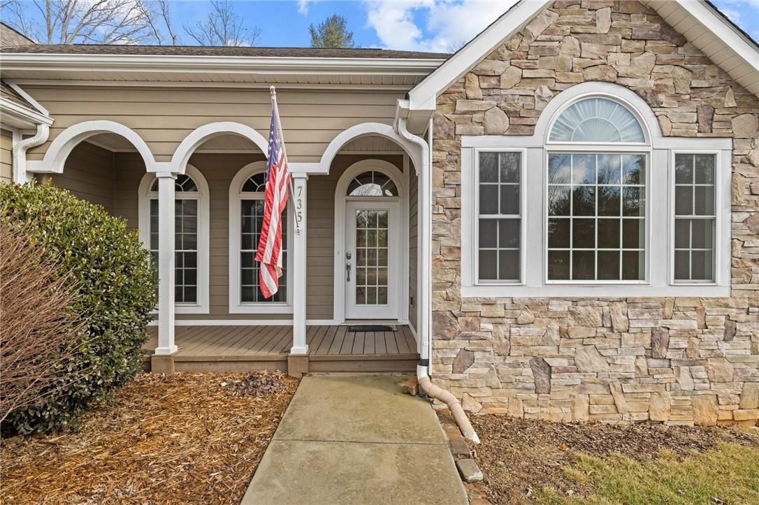 735 Settlers Trail