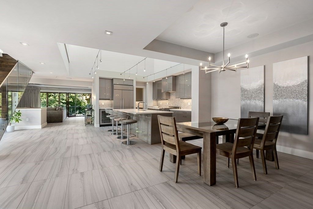 1192 Beacon