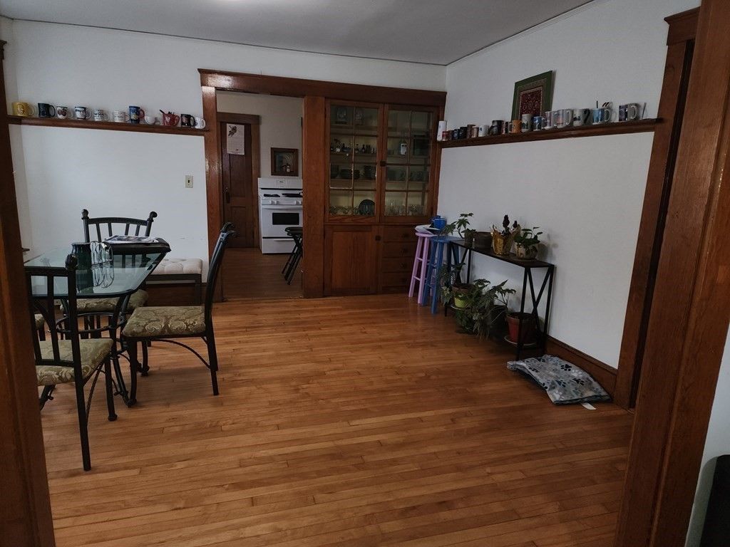 16 Deloss St