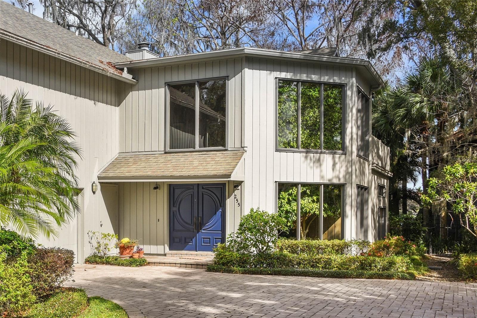255 Stirling Avenue
