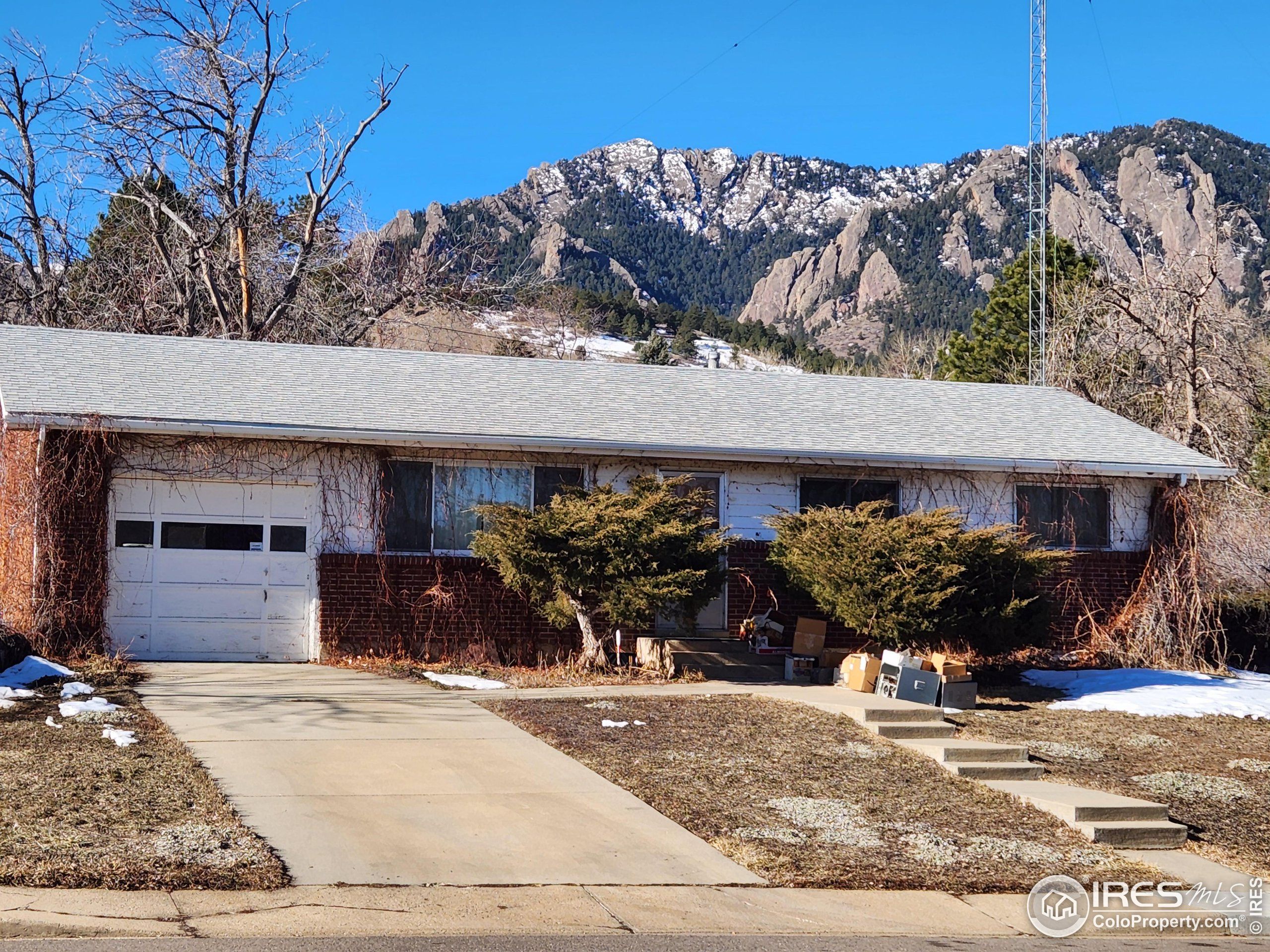 745 Hartford Dr