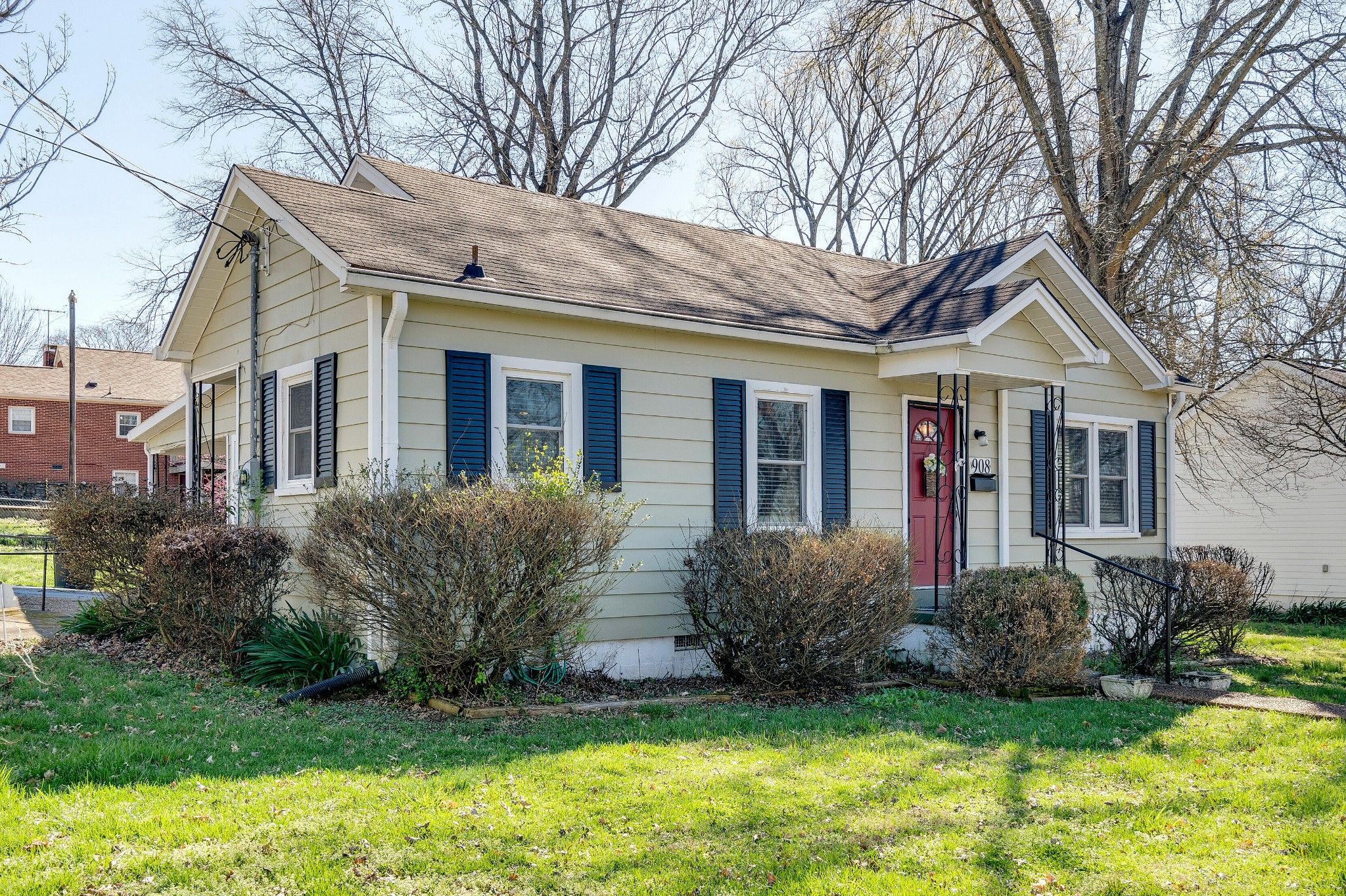 908 Locust St