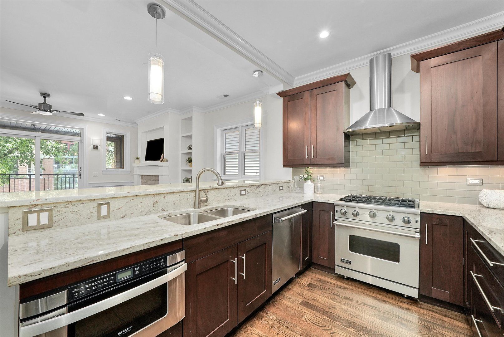 886 W Lill Avenue
