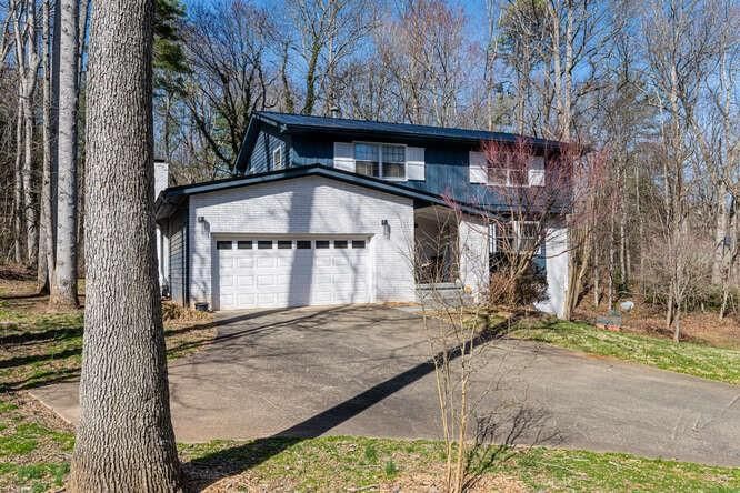 11 Crestbrook Drive