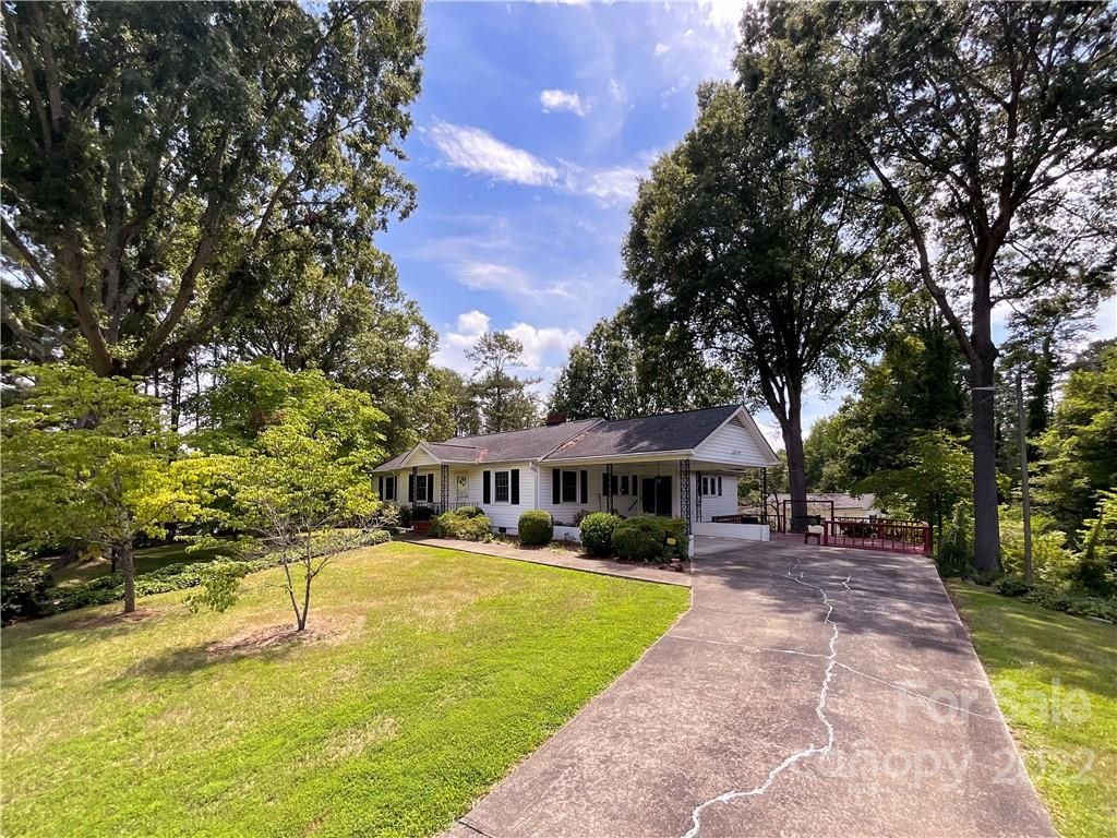 2349 Hedgewood Circle