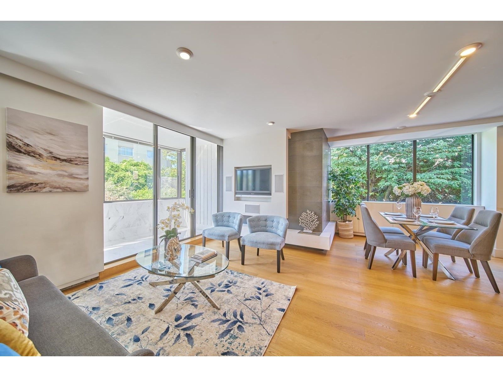 203 2167 BELLEVUE AVENUE