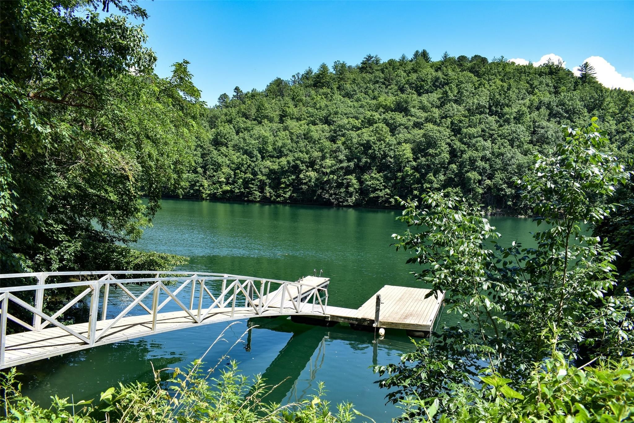 385 Fontana Lakeside Drive