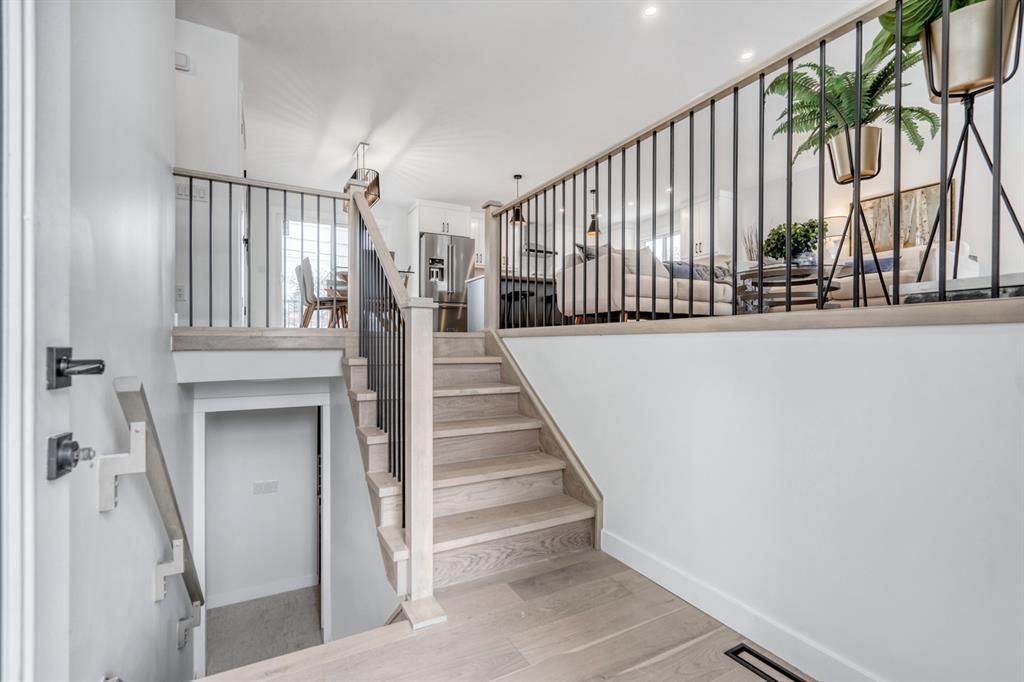 415 Lake Topaz Crescent