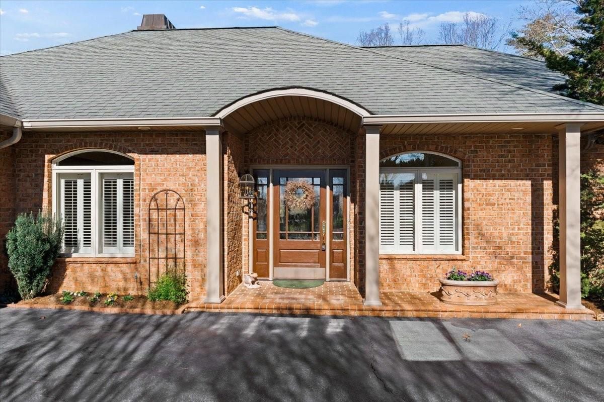 182 Mariners Point Lane