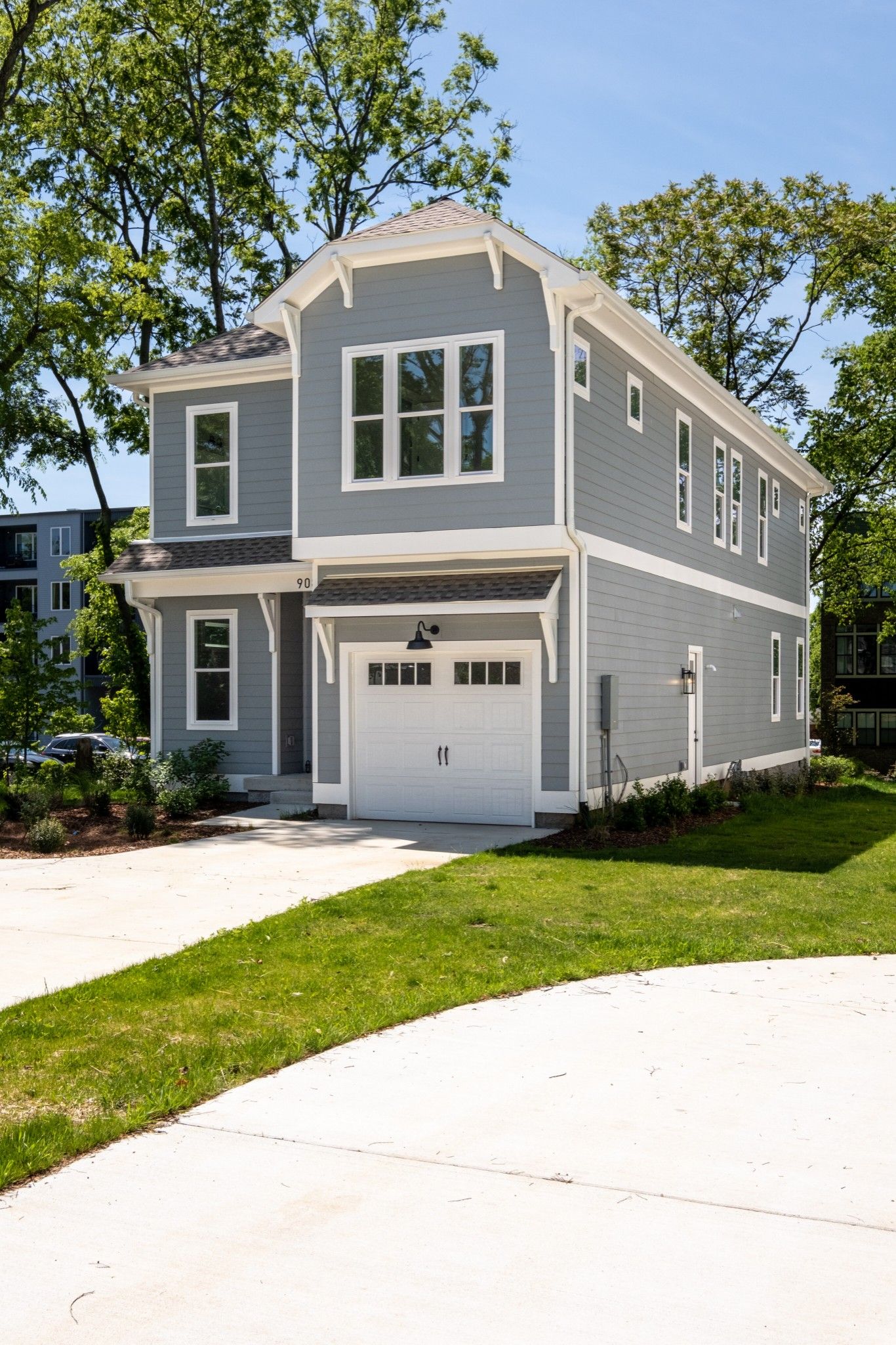 908 Thomas Ave