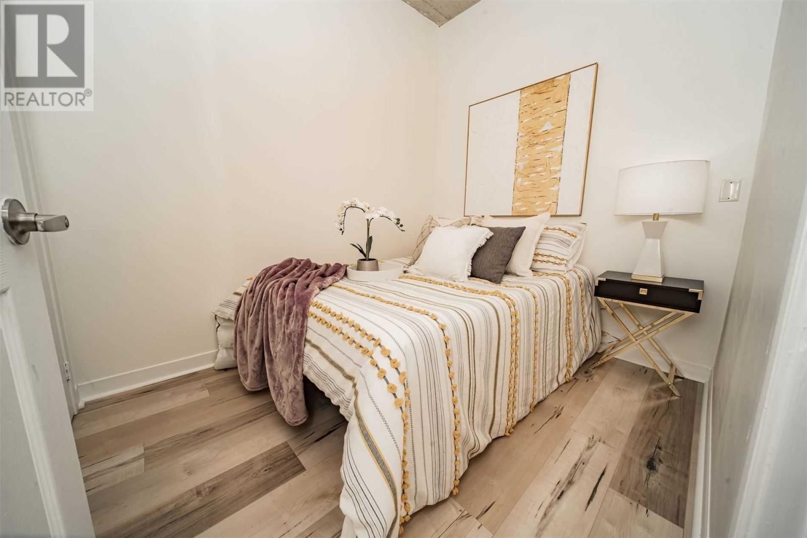 #209 -127 QUEEN ST E