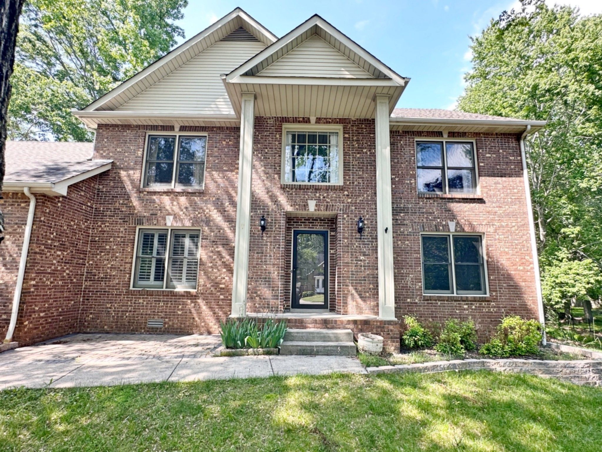213 Longwood Ln