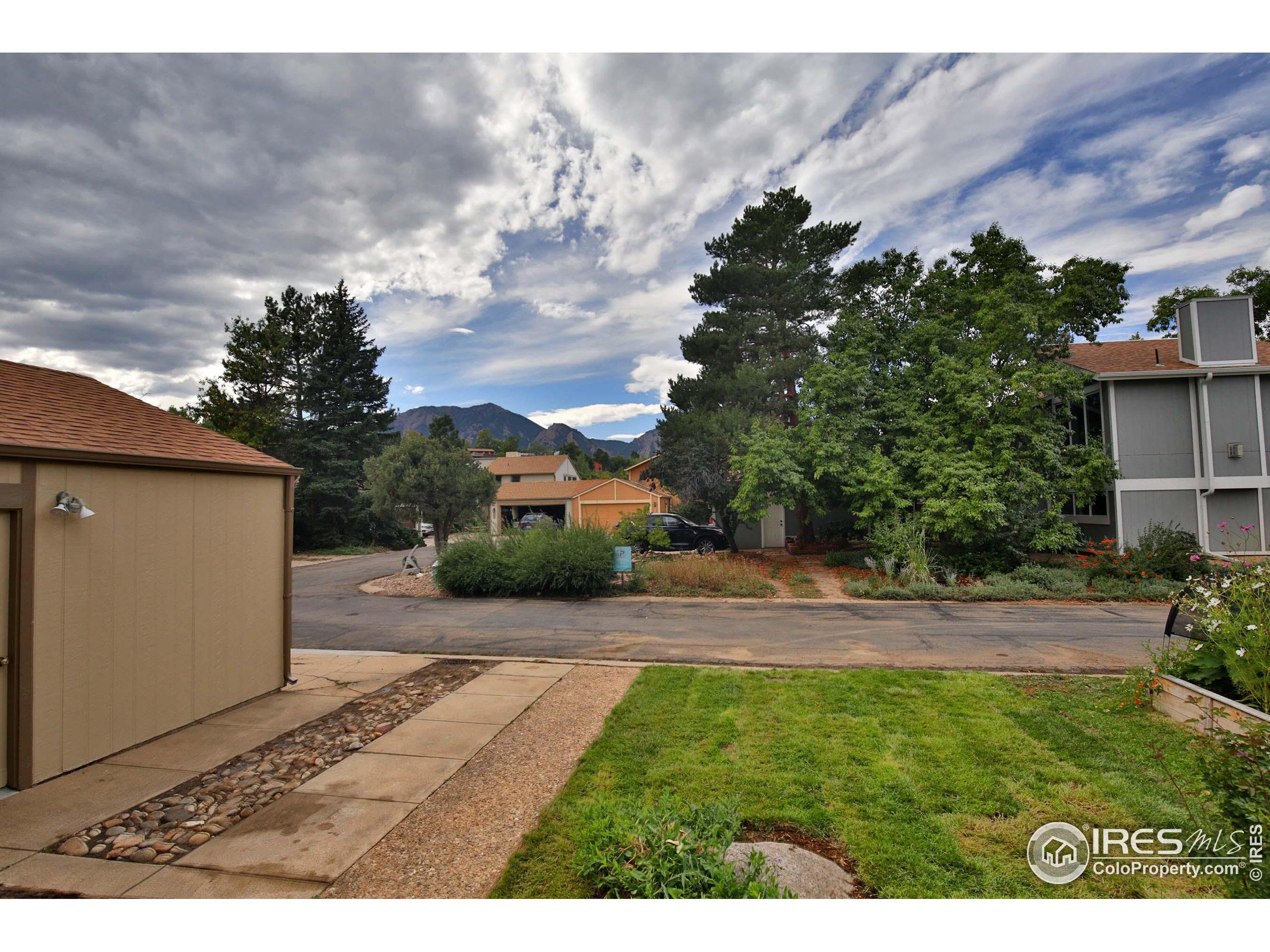 4838 W Moorhead Cir W