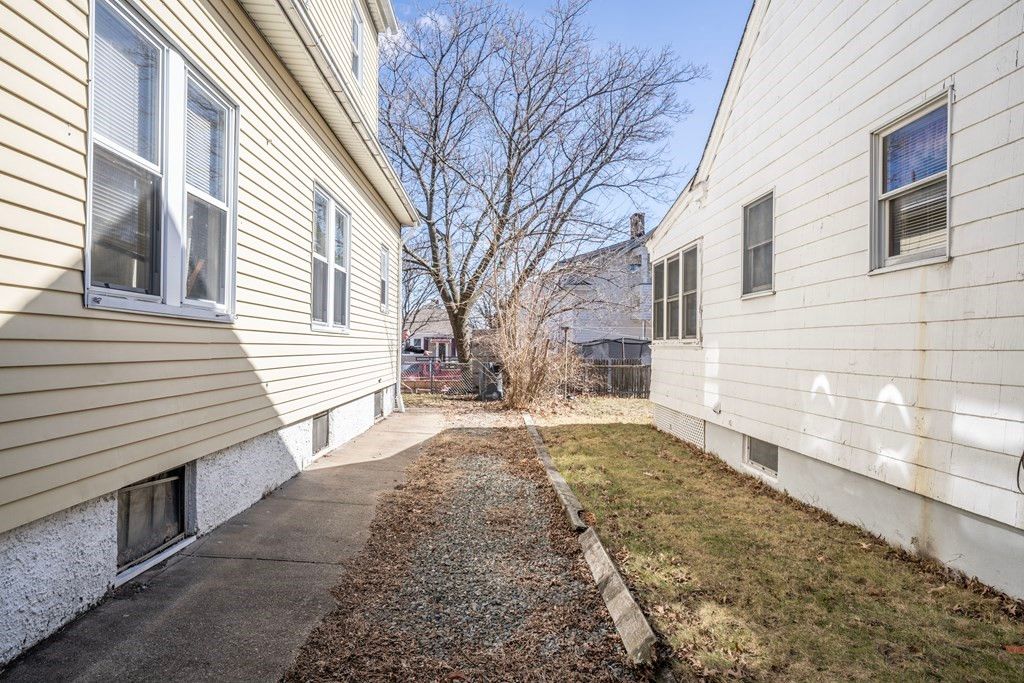 35 Rowan St