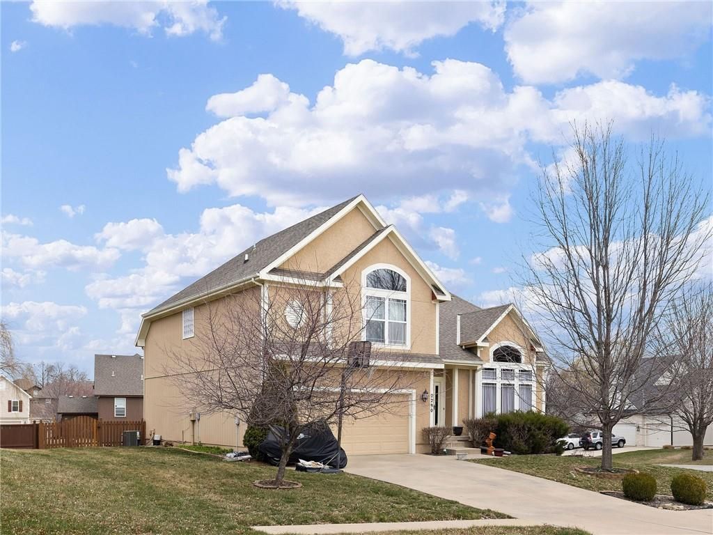 2290 W Forest Drive