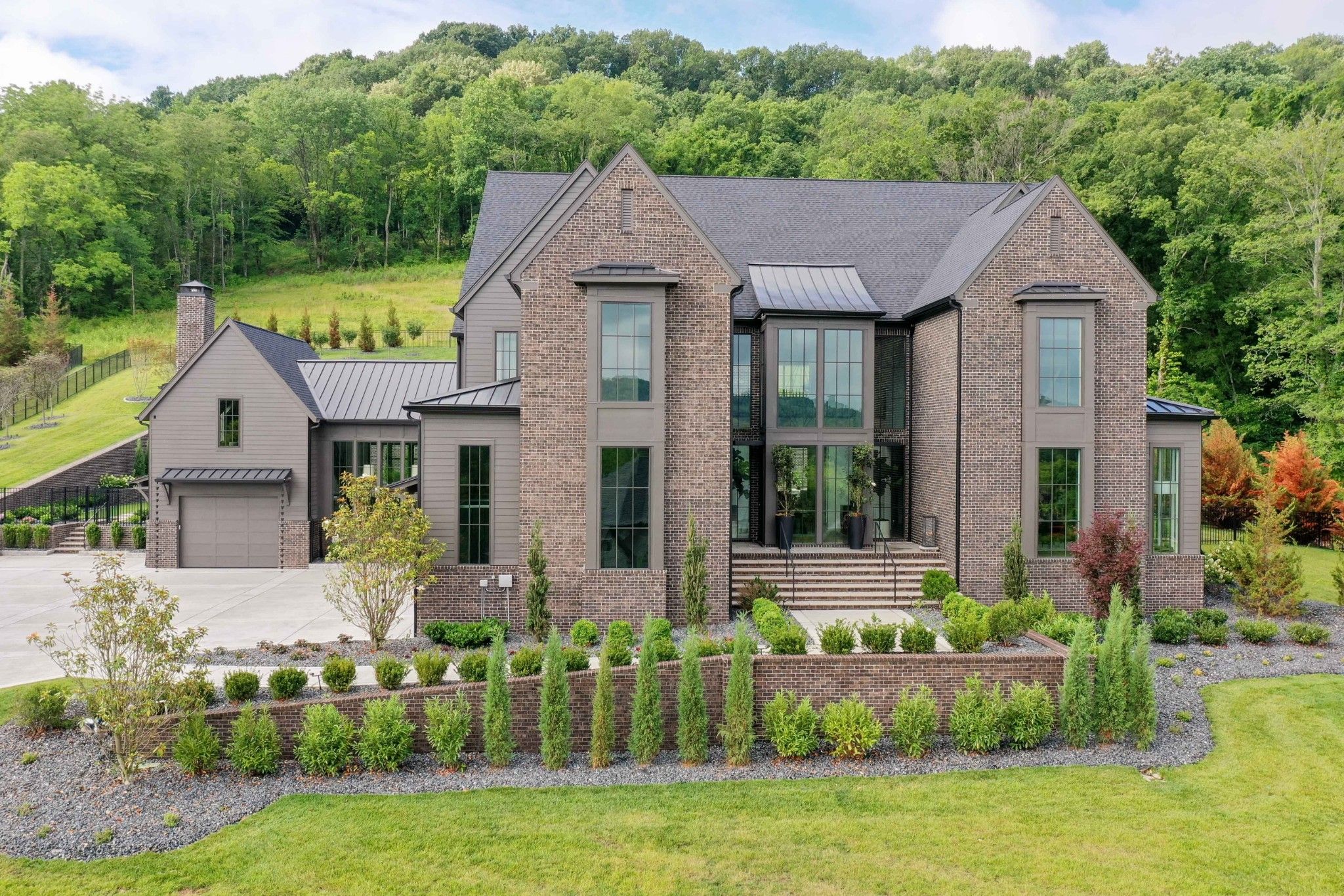 1405 Montmorenci Pass