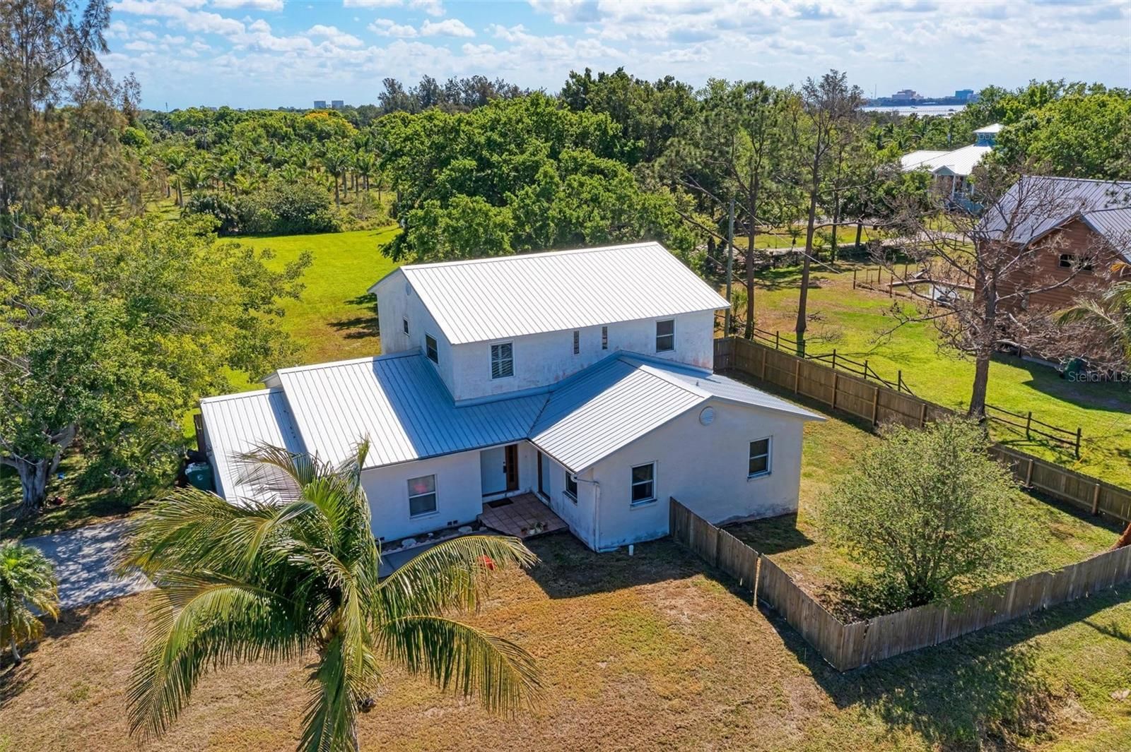 2911 10th Street W
