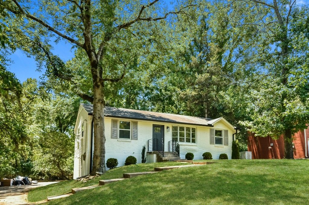 3227 Lakeland Dr