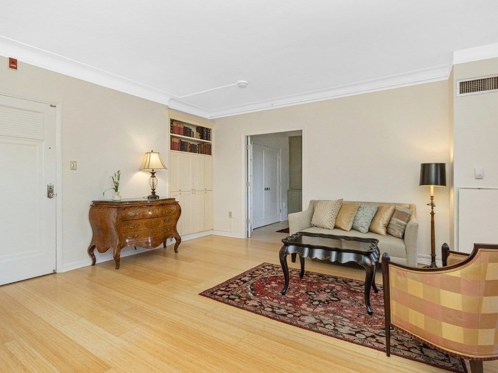 20 Chapel St