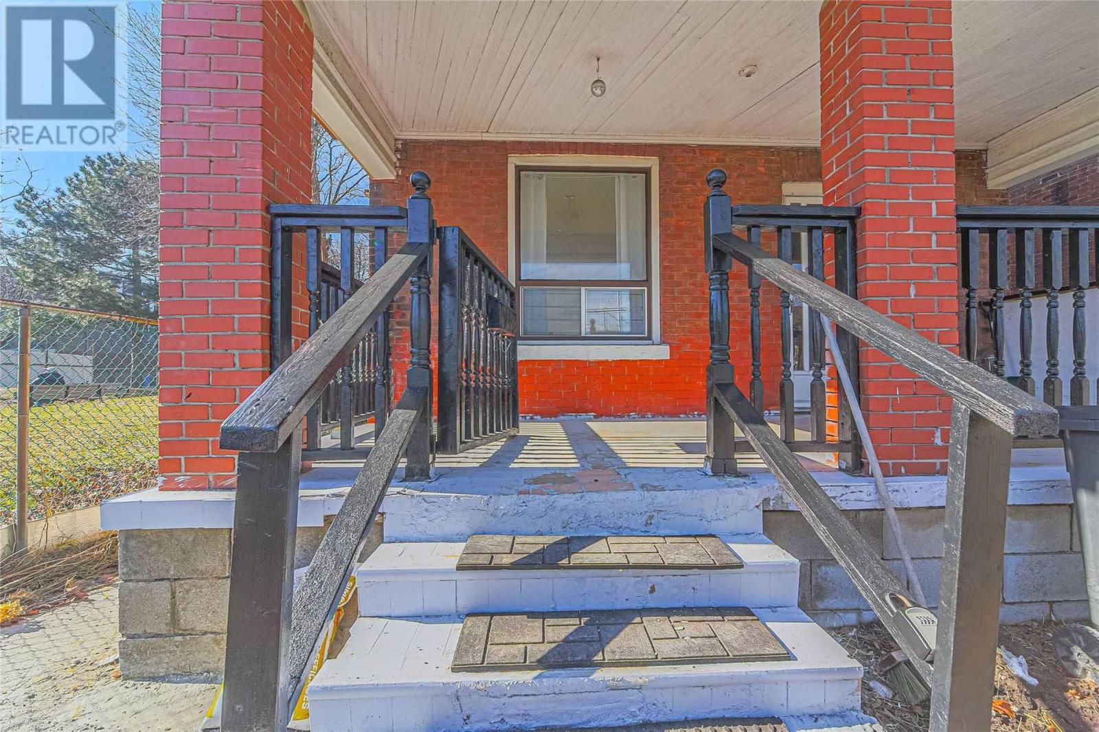 326 MAIN ST