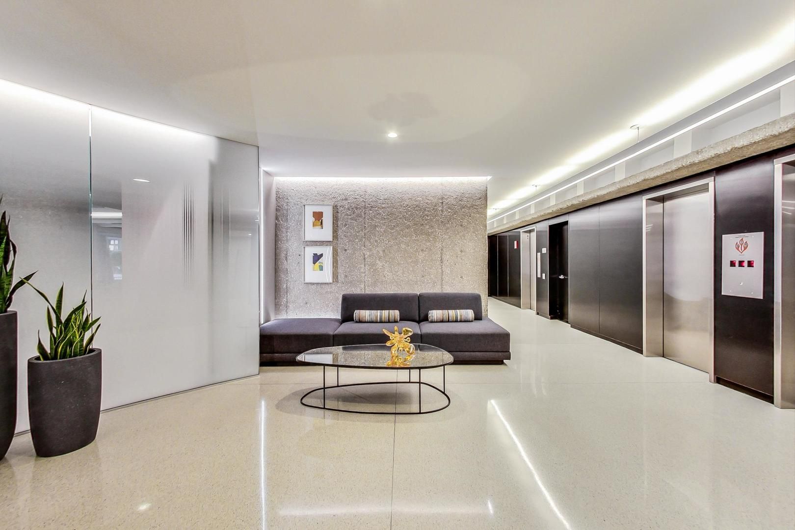 200 E Delaware Place