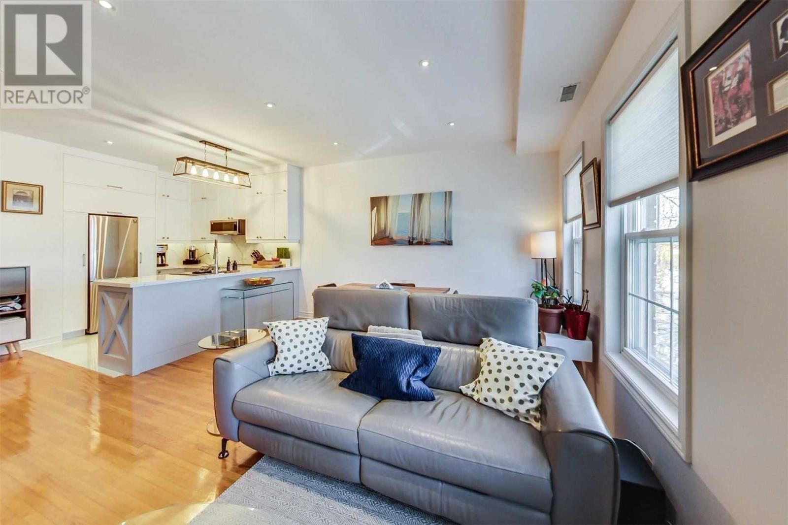 72C COXWELL AVE